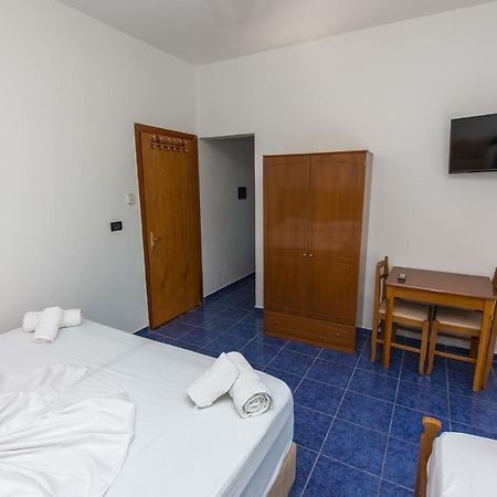 Blue Heaven Hotel Sarande Bagian luar foto