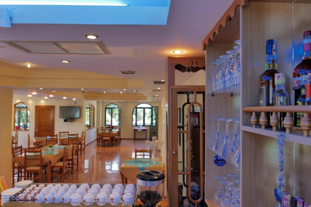 Blue Heaven Hotel Sarande Bagian luar foto