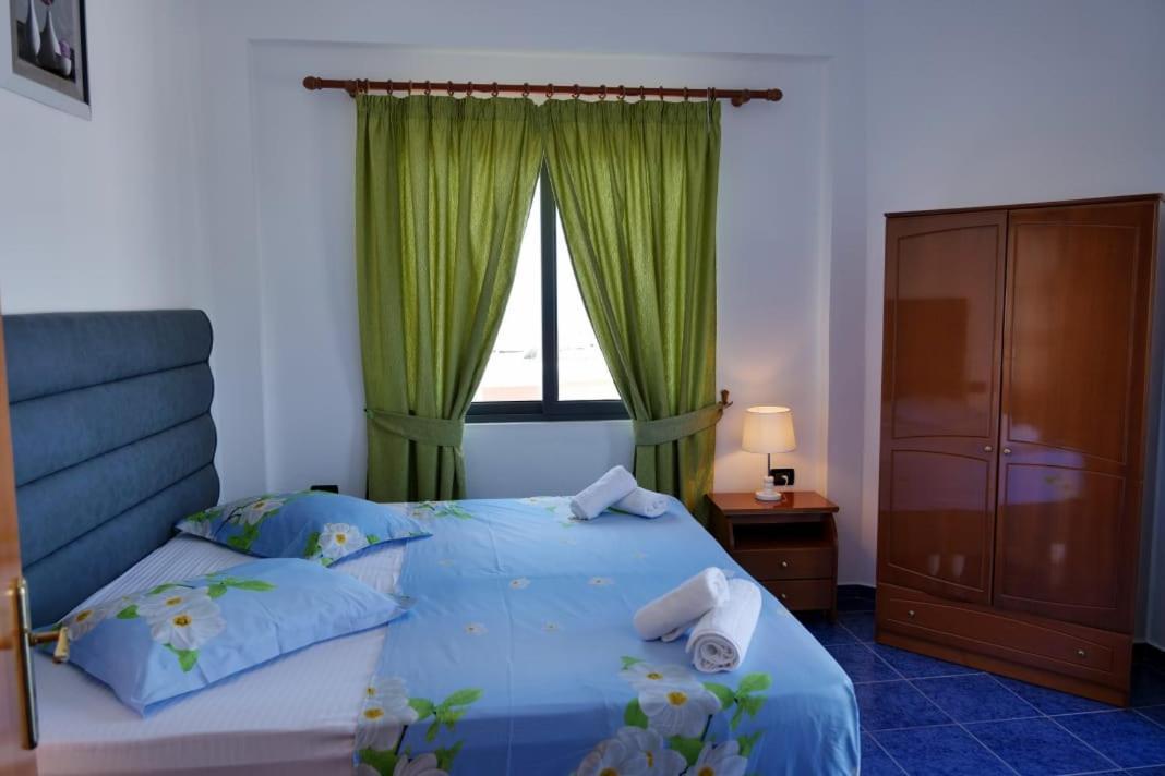 Blue Heaven Hotel Sarande Bagian luar foto