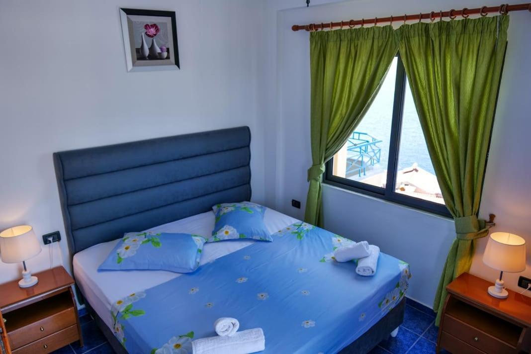 Blue Heaven Hotel Sarande Bagian luar foto