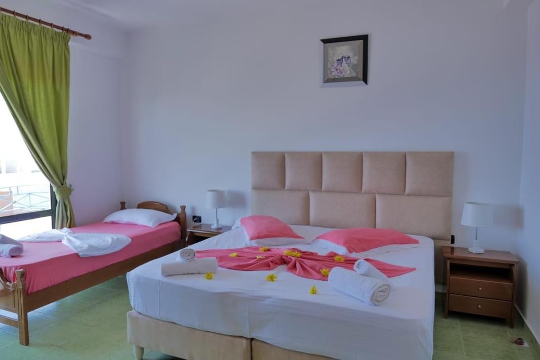 Blue Heaven Hotel Sarande Bagian luar foto