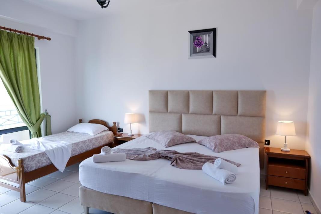 Blue Heaven Hotel Sarande Bagian luar foto