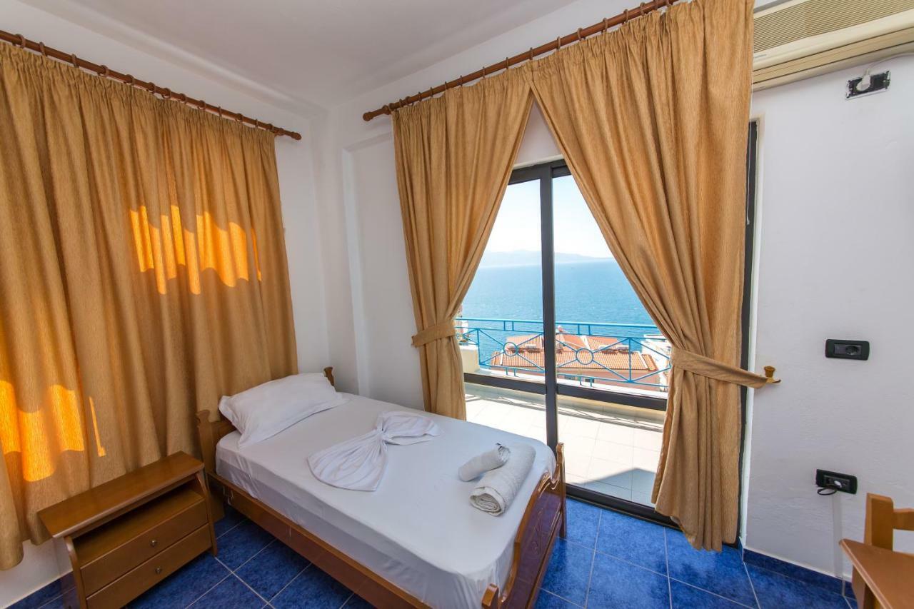 Blue Heaven Hotel Sarande Bagian luar foto