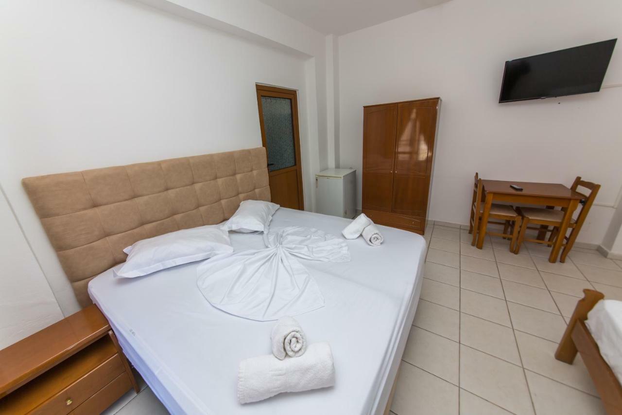 Blue Heaven Hotel Sarande Bagian luar foto