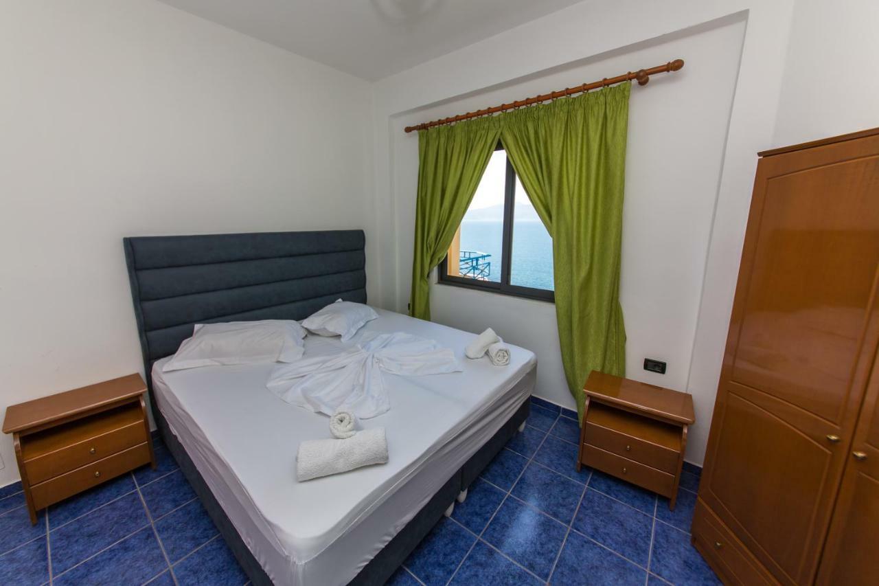 Blue Heaven Hotel Sarande Bagian luar foto
