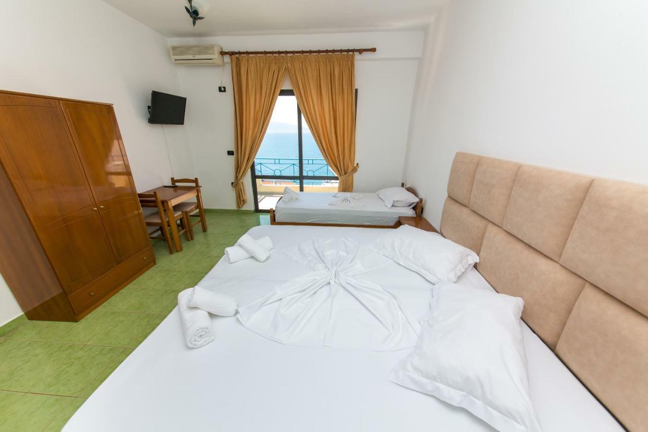 Blue Heaven Hotel Sarande Bagian luar foto