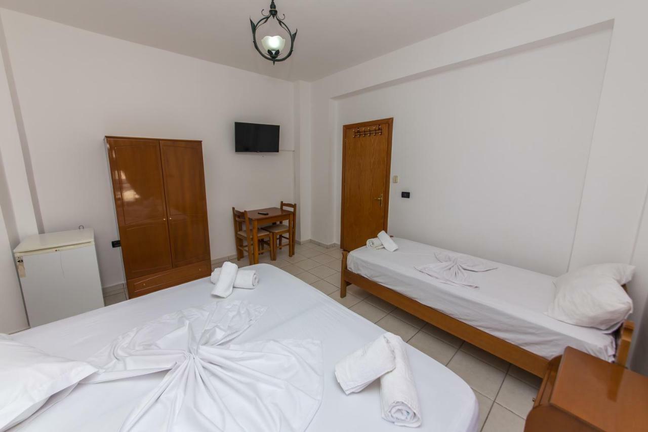 Blue Heaven Hotel Sarande Bagian luar foto