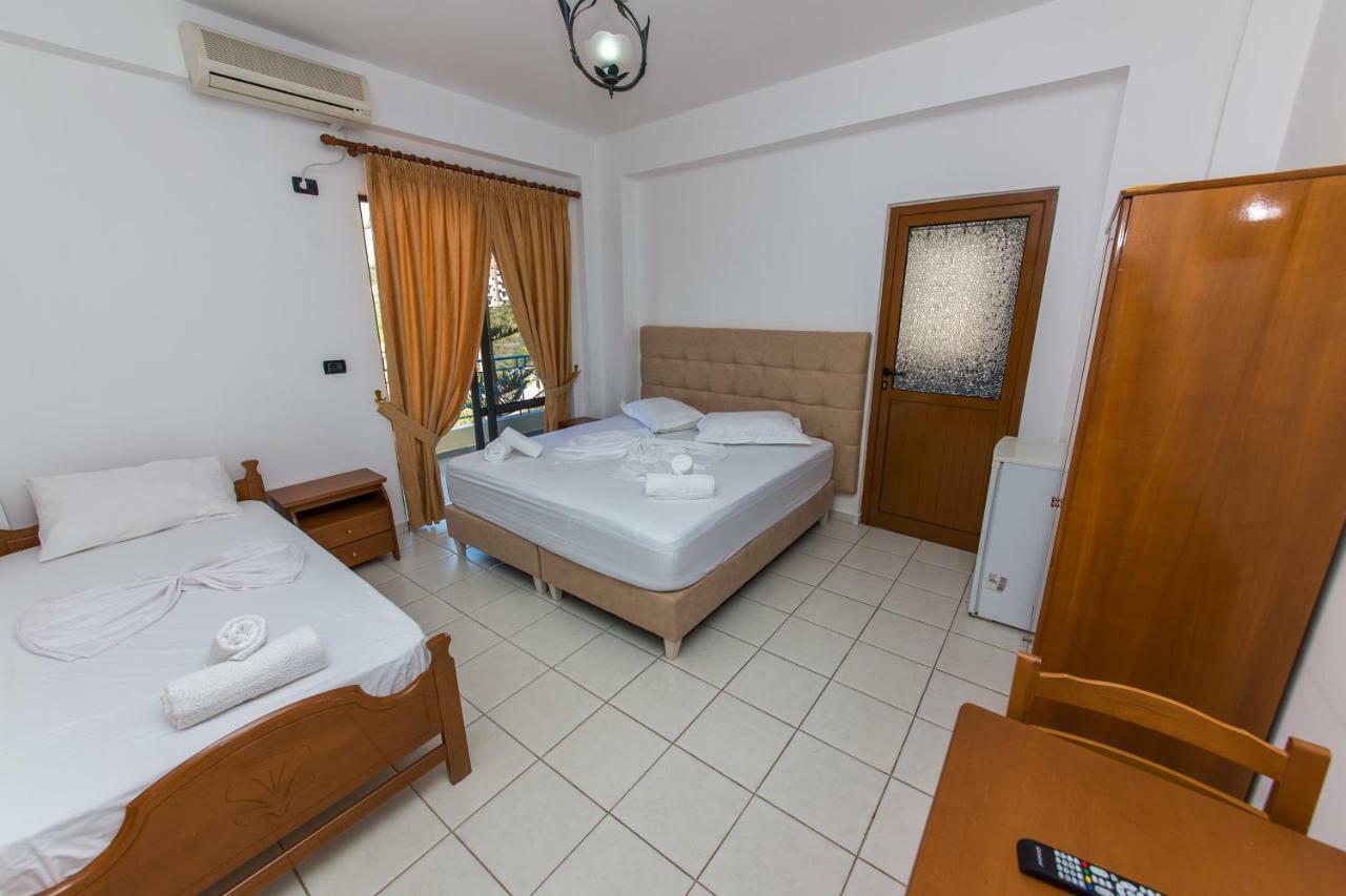 Blue Heaven Hotel Sarande Bagian luar foto