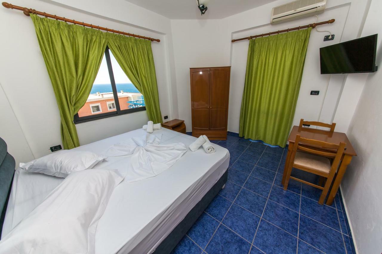 Blue Heaven Hotel Sarande Bagian luar foto