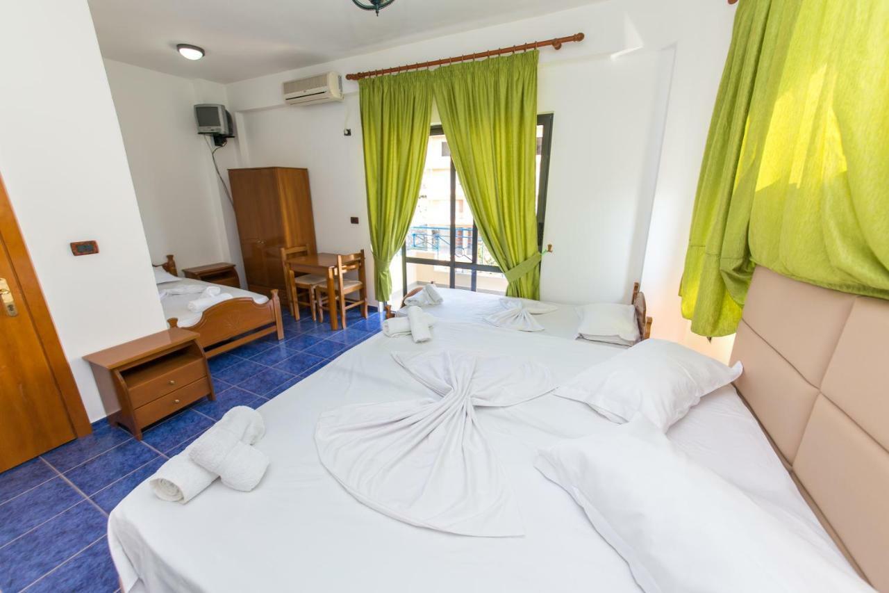 Blue Heaven Hotel Sarande Bagian luar foto