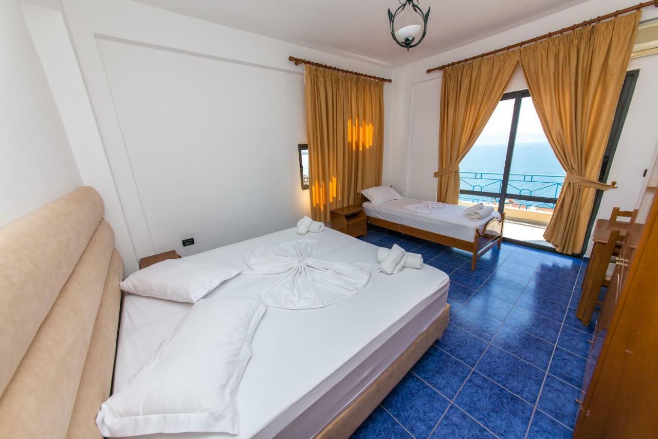 Blue Heaven Hotel Sarande Bagian luar foto