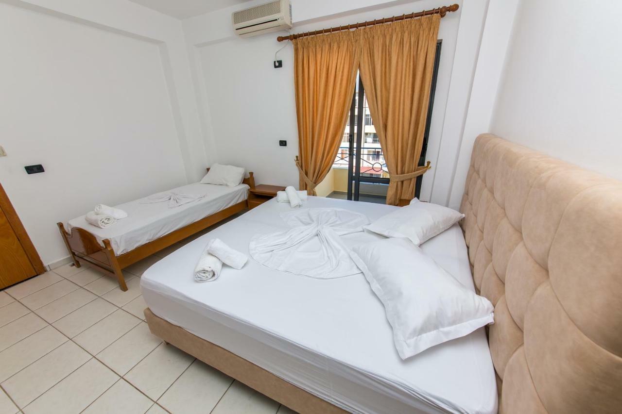 Blue Heaven Hotel Sarande Bagian luar foto